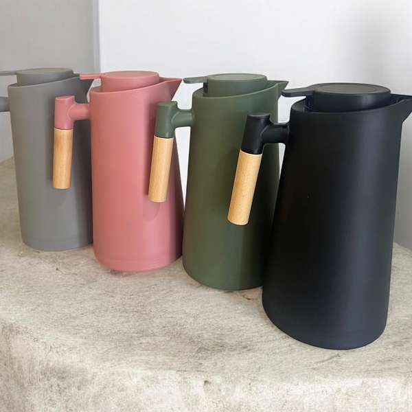 Garrafa Térmica Akita 1 Litro – Conserva Bebidas Quentes ou Geladas com Estilo e Eficiência